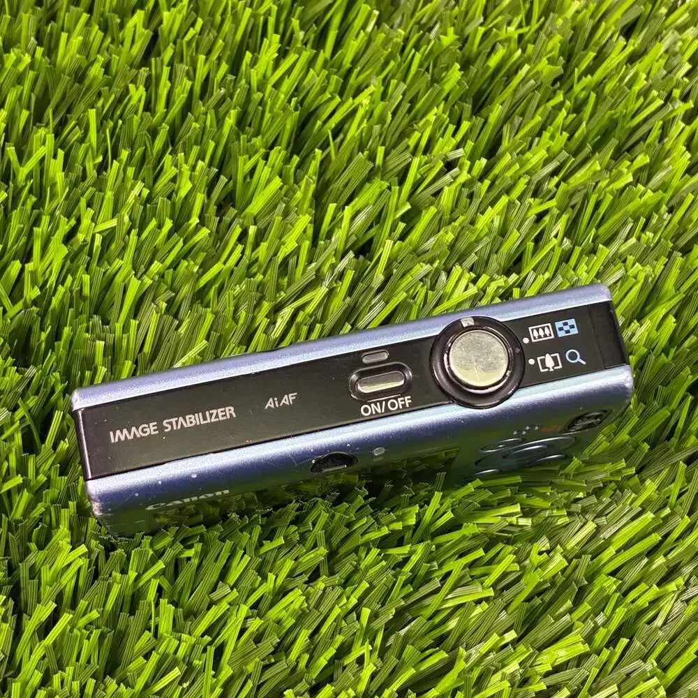 Canon PowerShot SD1100 IS Digital ELPH 8.0MP Camera Bundle